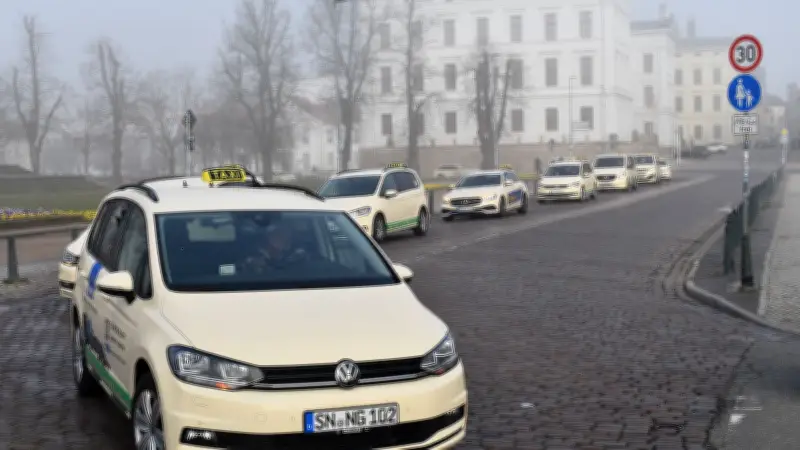 Taxi-Protest in Schwerin: Hunderte Krankenfahrten fallen aus – Tarifkonflikt eskaliert