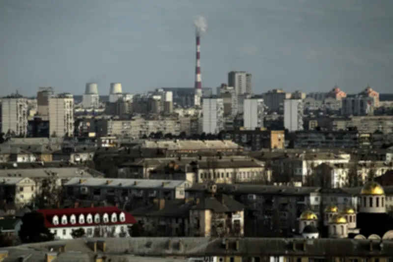 Tödliche Schießerei in Kiew: Unbekannter erschießt mehrere Passanten und wird von Spezialeinheiten gestoppt