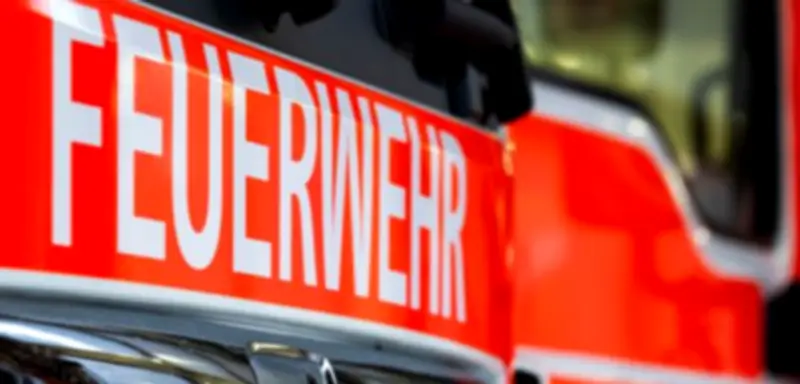 Tödlicher Dachstuhlbrand in Berlin-Spandau: Ein Toter, 17 Menschen in Sicherheit gebracht
