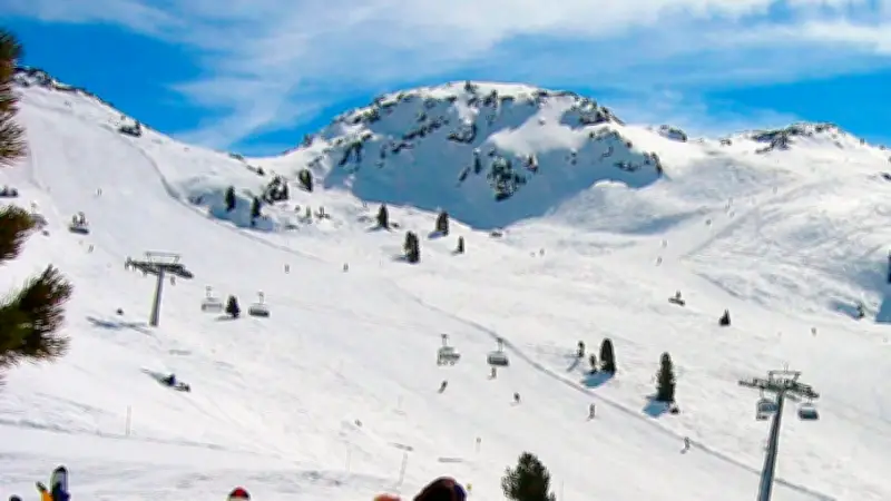 Tödlicher Skiunfall in Tirol: Münchner (69) stirbt bei Frontalzusammenstoß auf Pistenkreuzung