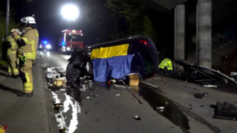 Tödlicher Unfall in Göppingen: VW-Fahrer prallt gegen Brückenpfeiler