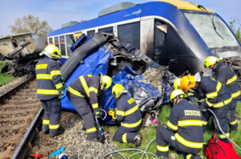 Tödlicher Zugunfall in der Slowakei: Ein Toter und 21 Verletzte nach Kollision mit LKW
