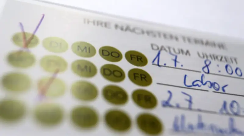 Terminfrust bei Ärzten: Linke fordert einheitliche Gebührenordnung und Vier-Wochen-Frist