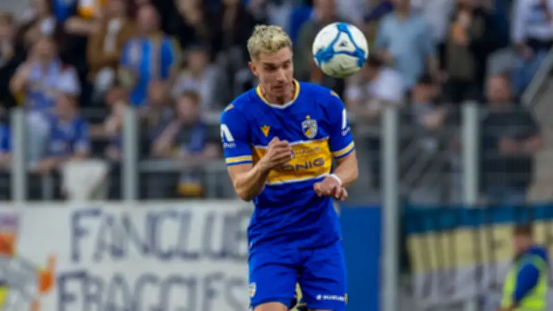 Teurer Torjubel: Viertliga-Profi zerstört Werbebande mit 2000 Euro Schaden