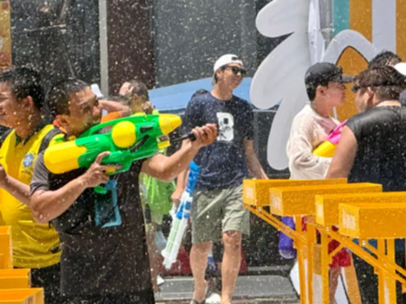 Thailands Songkran-Fest startet bei 40 Grad mit Wasserschlachten und neuen Regeln
