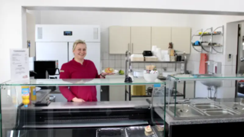 Tinas Mittagspause: Neuer Imbiss an der B189 serviert Hausmannskost und Frühstück