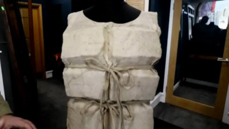 Titanic-Rettungsweste erzielt Rekordpreis bei Versteigerung in Großbritannien