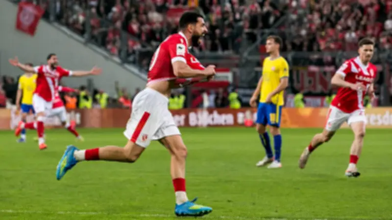 Tolcay Cigerci schießt Energie Cottbus mit Hattrick in neun Minuten zum Wahnsinnssieg