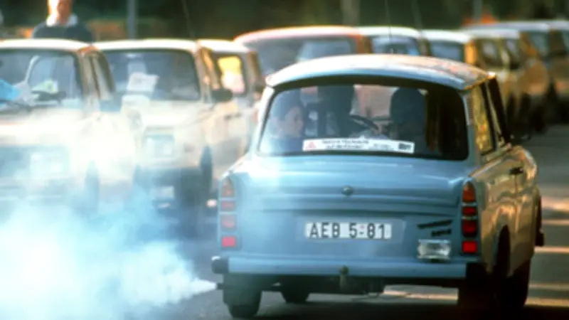 Trabi und Wartburg: So viel kostete der Liter Sprit in der DDR im Vergleich zu heute