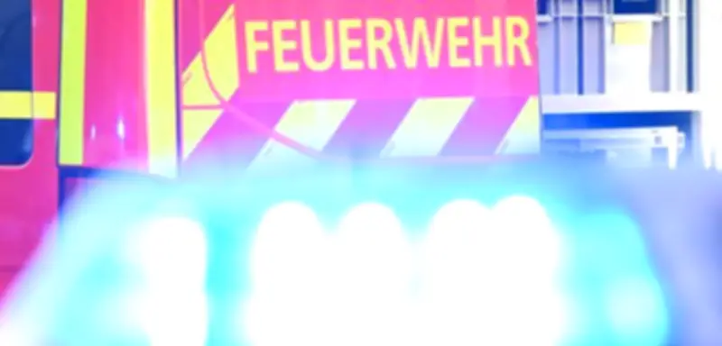 Tragödie in Niederbayern: Rentner stirbt bei Brandunfall mit Holzofen in eigener Wohnung