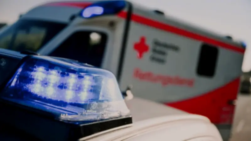 Tragödie in Niederbayern: Rentner stirbt nach Brandunfall beim Ofenanzünden