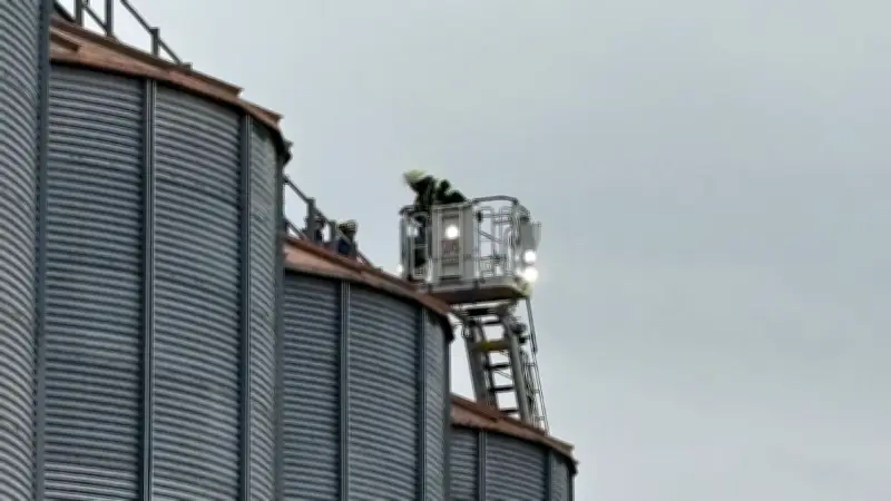 Tragischer Arbeitsunfall in Bayern: Arbeiter erstickt nach Sturz in Getreidesilo