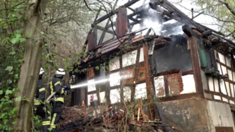Tragischer Hausbrand in Offenburg: Geretteter 61-Jähriger verstirbt nach Feuerwehreinsatz