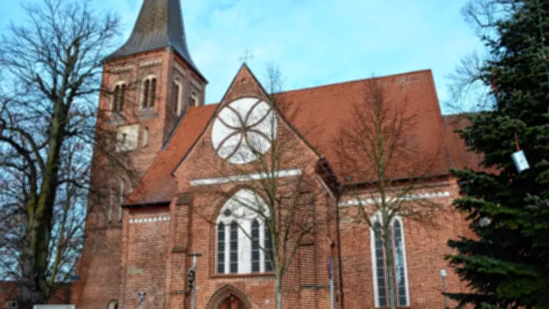 Tragischer Tod in Bobzin: Gemeinde lädt zu Gedenkandacht nach erweitertem Suizid