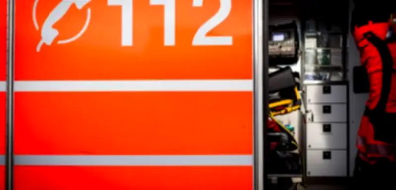 Tragischer Vorfall in Karlsruhe: Mann verbrennt auf offener Straße – Obduktion soll Todesumstände klären