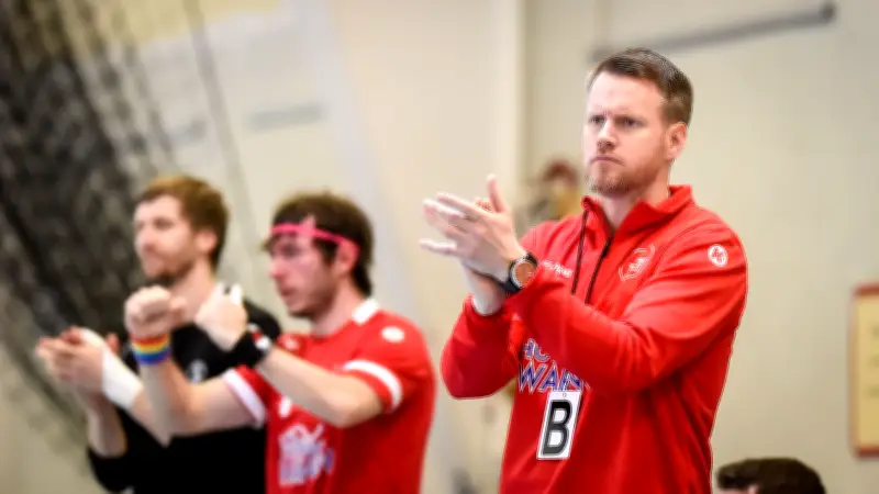 Trainer Tim Völzke verlässt SV Warnemünde nach Saisonende im Abstiegskampf