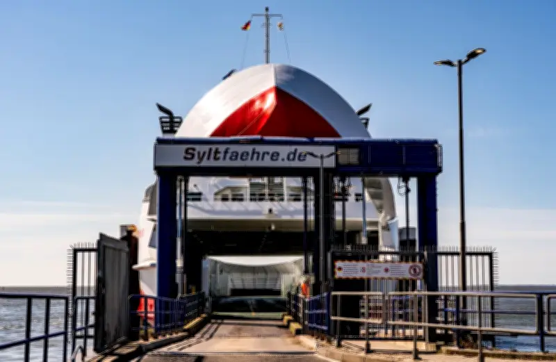 Treibstoffkosten treiben Fährpreise: Zuschläge für Sylt, Rügen und Nordsee-Inseln