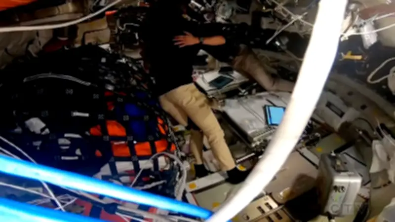 Tränen im All: Astronauten benennen Mondkrater nach verstorbener Ehefrau