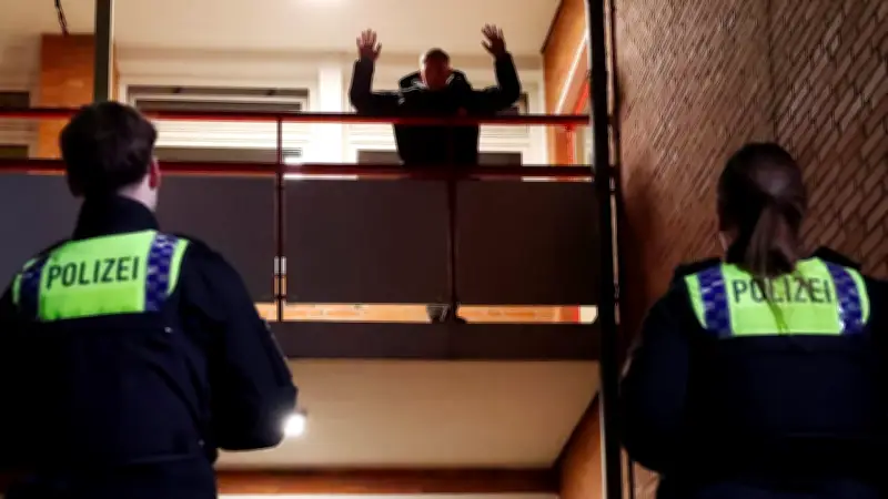 Trottel-Einbrecher wählt versehentlich Notruf: Polizei nimmt Ganoven in Hamburg fest