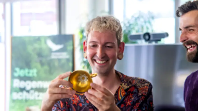 Trotz Verkleidung: So erkennen Fans Fabian Kahl auf der Straße