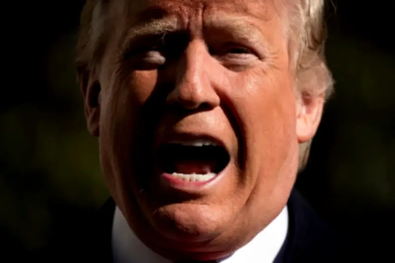 Trump droht Iran mit Sonnenbrille und Sturmgewehr