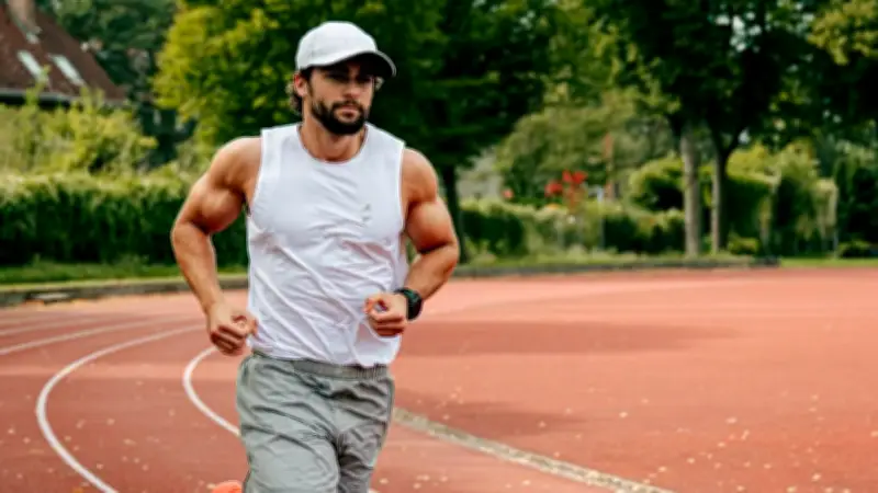 Ultra-Athlet Arda Saatçi verrät: So gelingt der Einstieg ins Laufen für Anfänger