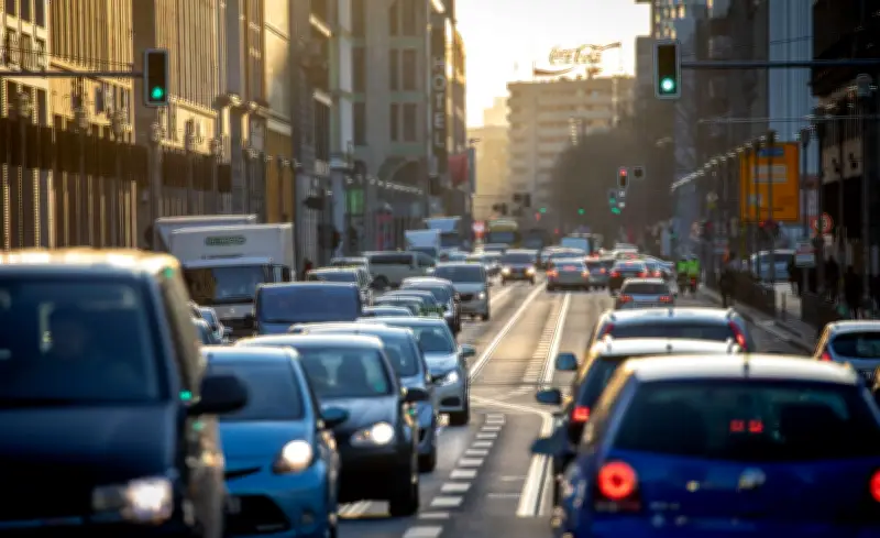 Umfrage: Drängler und aggressive Fahrer nerven Autofahrer am meisten