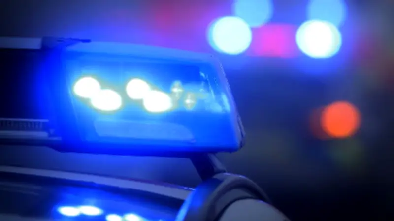 Unfall auf L182 bei Rostock: 18-Jähriger nach Schleudern mit VW Golf verletzt