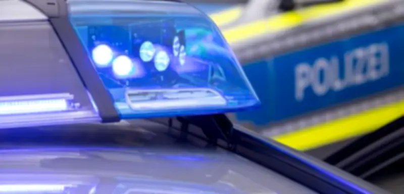 Unfall in Hamburg: Lkw beschädigt Brücke auf A255 – Fahrer flüchtet