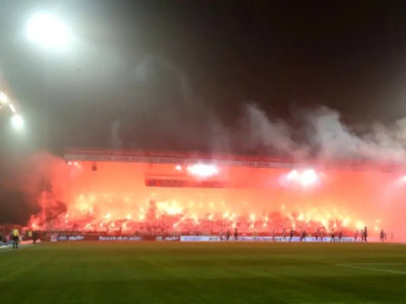 Union Berlin: DFB verhängt 340.000 Euro Strafe wegen Pyrotechnik-Choreografie