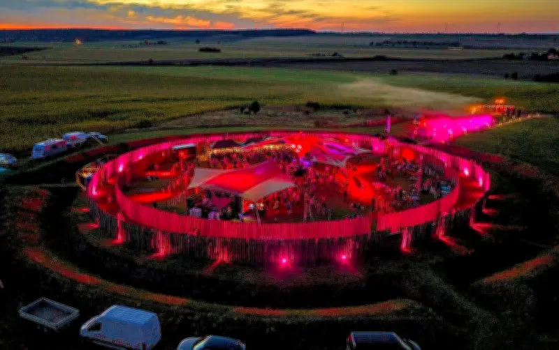 Unique Place Festival: Elektronische Musik erobert Naumburger Domgarten als neue Welterbe-Location