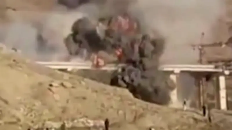 USA zerstören Irans größte Autobahnbrücke bei Teheran durch gezielte Militärangriffe