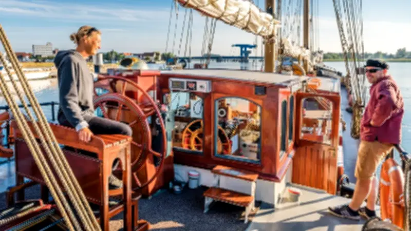 Usedom vom Wasser entdecken: Segeltörns und maritime Erlebnisse auf der Ostseeinsel