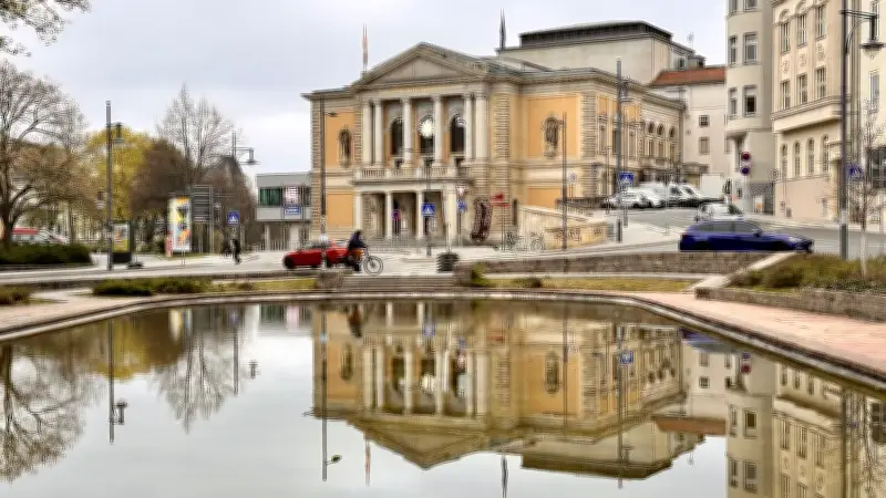 Vandalismus zerstört Opernbrunnen in Halle: Beliebtes Fotomotiv für Jahre außer Betrieb