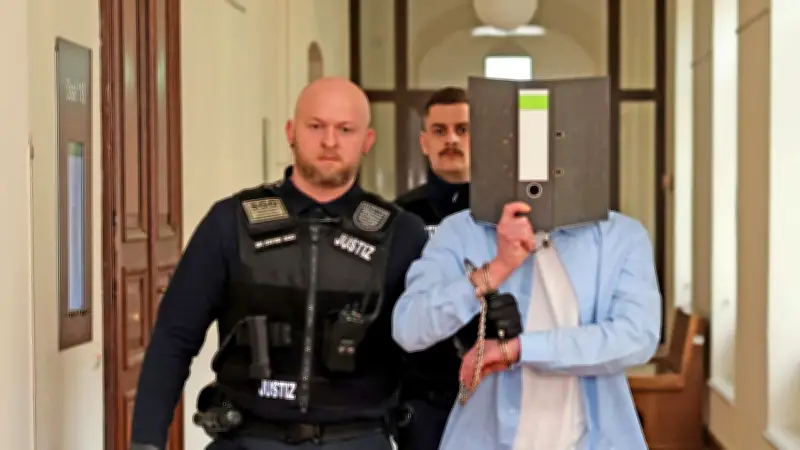 Vater (37) zu lebenslanger Haft verurteilt: Sohn (10) muss Urteil gegen mörderischen Vater miterleben