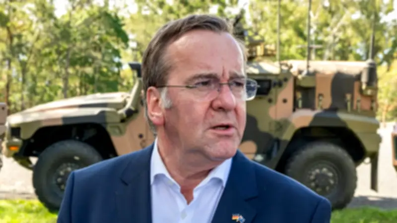 Verfassungsexperte kritisiert Ausreise-Regel für Männer: Pistorius-Ministerium in der Kritik