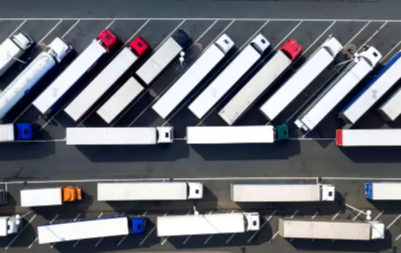 Verkehrsverbände fordern von Kanzler Merz schnelle Krisenhilfe in offenem Brief