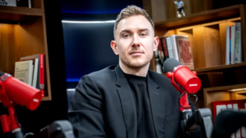 Verloren im Macho-Internet: Diese Codes verraten, ob Ihr Sohn in Gefahr schwebt