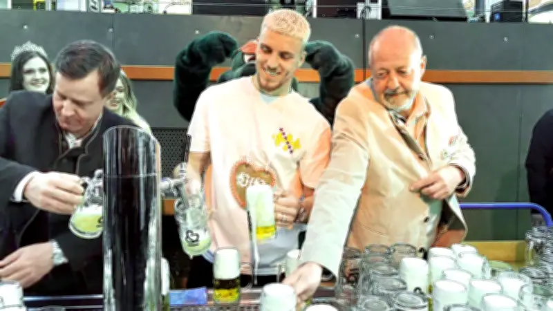 VfB-Star Demirovic hält WM-Versprechen: Freibier für 2500 Fans