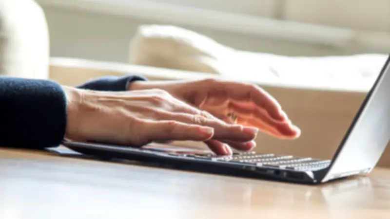 VHS Pasewalk bietet digitale Einsteigerkurse zu E-Mail, WhatsApp und Grafikdesign