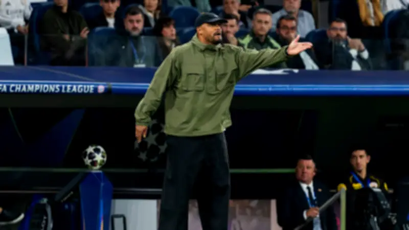 Vincent Kompany: Der Bayern-Trainer setzt mit lässigem Y-3-Outfit modische Akzente