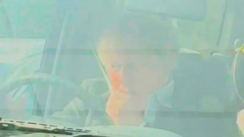 Viraler Clip: Rätsel um Popel-Vorfall mit Boris Johnson im Auto