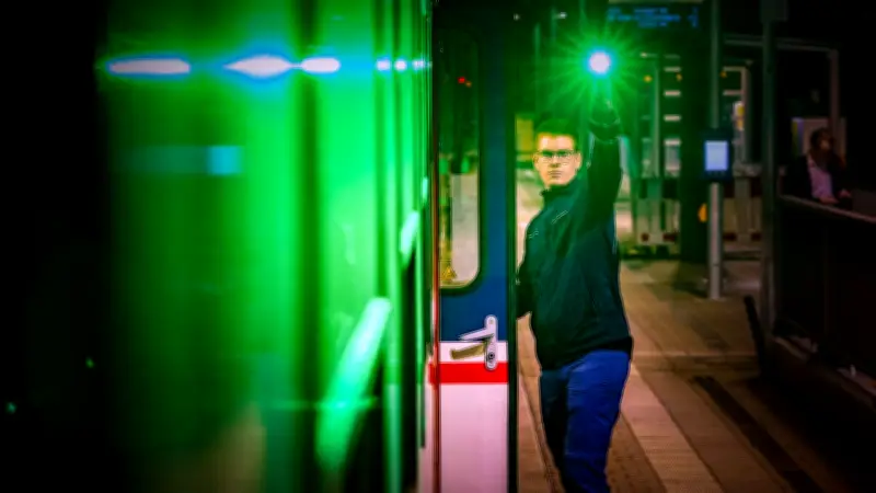 Vom Bahncard-100-Bewohner zum Zugführer: Lasse Stolleys ungewöhnliche Karriere