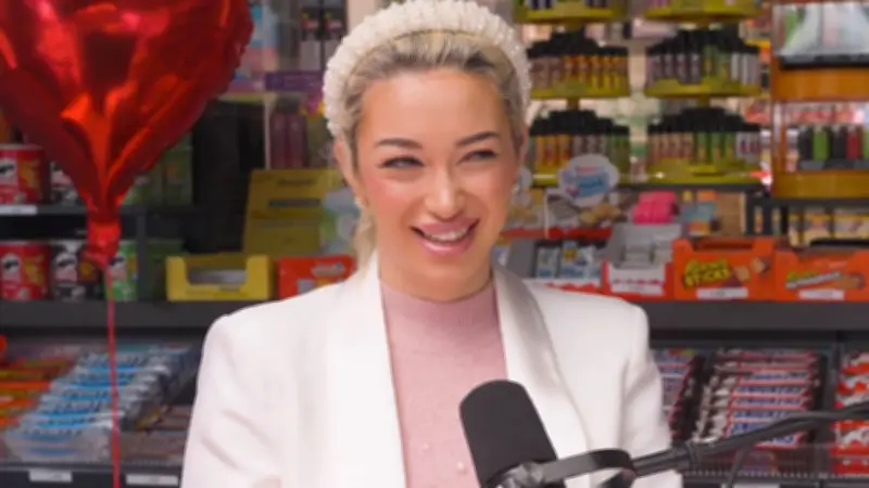 Vom Flacherde-Glauben zur Erkenntnis: Dschungel-Ariel revidiert ihre Verschwörungstheorie