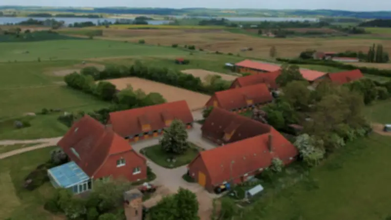 Vom verfallenen LPG-Hof zum Schmuckstück: Reitparadies am Oberuckersee lädt zum Turnier