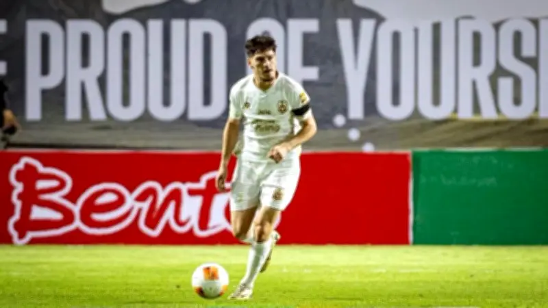 Von Münster nach Thailand: Dominik Schad kickt bei Lamphun Warriors