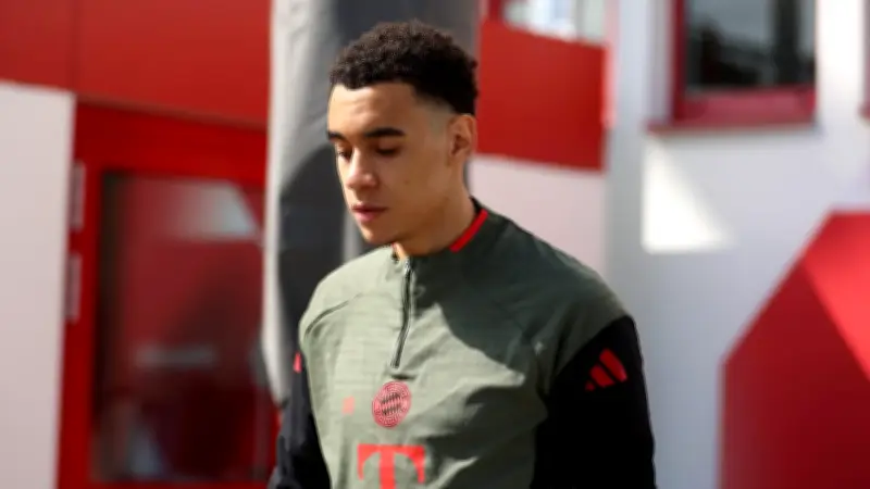 Vor Real Madrid: Eberl lobt Musiala nach Verletzungsdrama – Bayern-Star fit für Champions League