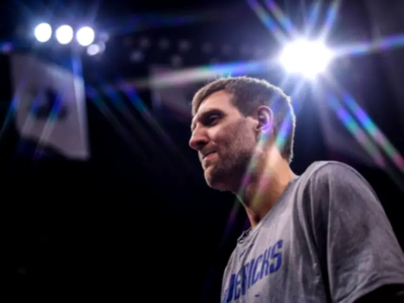 Vor sieben Jahren: Dirk Nowitzkis emotionales Karriereende beim Erzrivalen