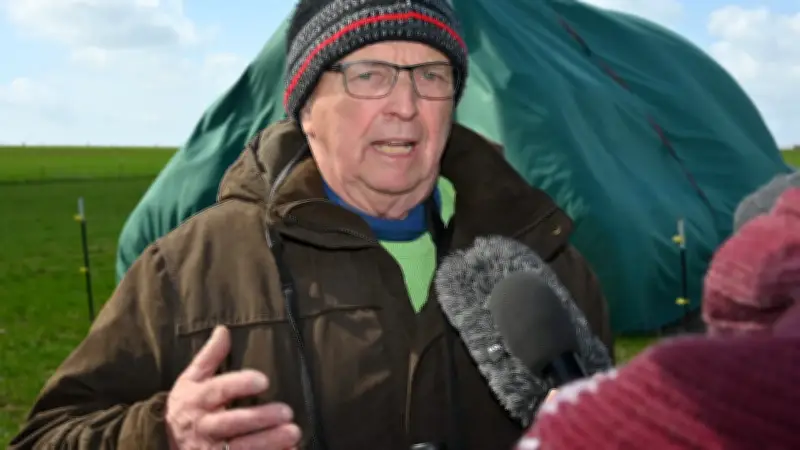 Wal-Rettung mit Katamaran: Backhaus setzt auf innovative Bergungsmethode