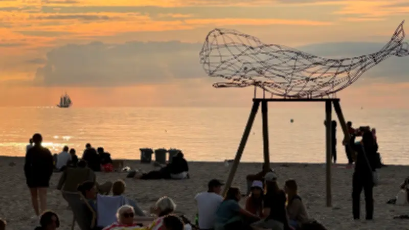 Warnemünder Strandsaison startet: Strandbar und Arena locken mit Events